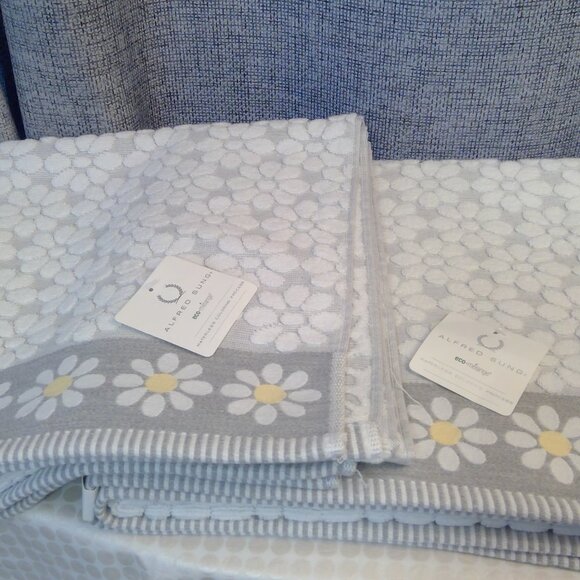 BRAND NEW Alfred Sung Daisy Cotton set of (2) BATH Towels - Picture 2 of 6